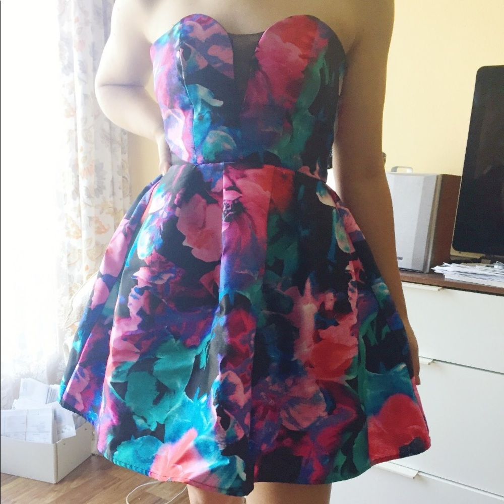 Short dress